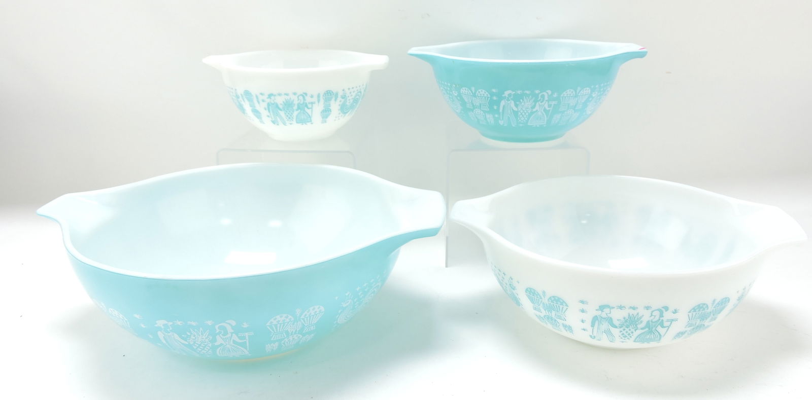Pyrex 4 pc Butterprint bowl set: .