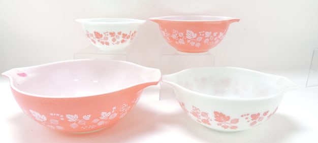 Pyrex 4 pc Gooseberry bowl set