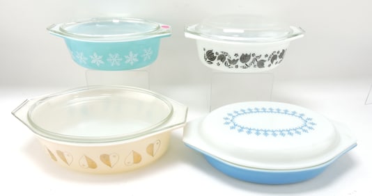 Pyrex lot of 4 covered dishes