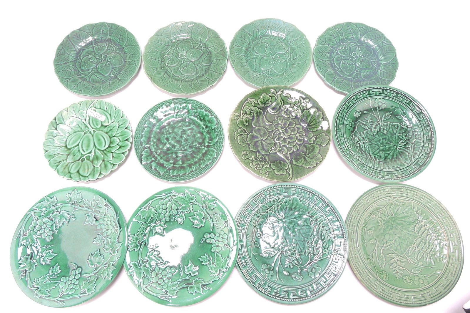 Majolica dark green lot of 12 plates,: 8" to 9", various condition