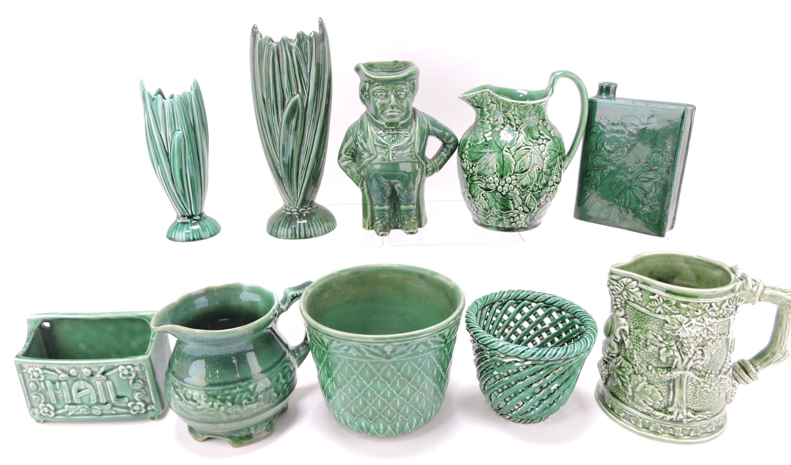 Majolica dark green lot of lot of 10: assorted pieces, 4" to 9", various condition