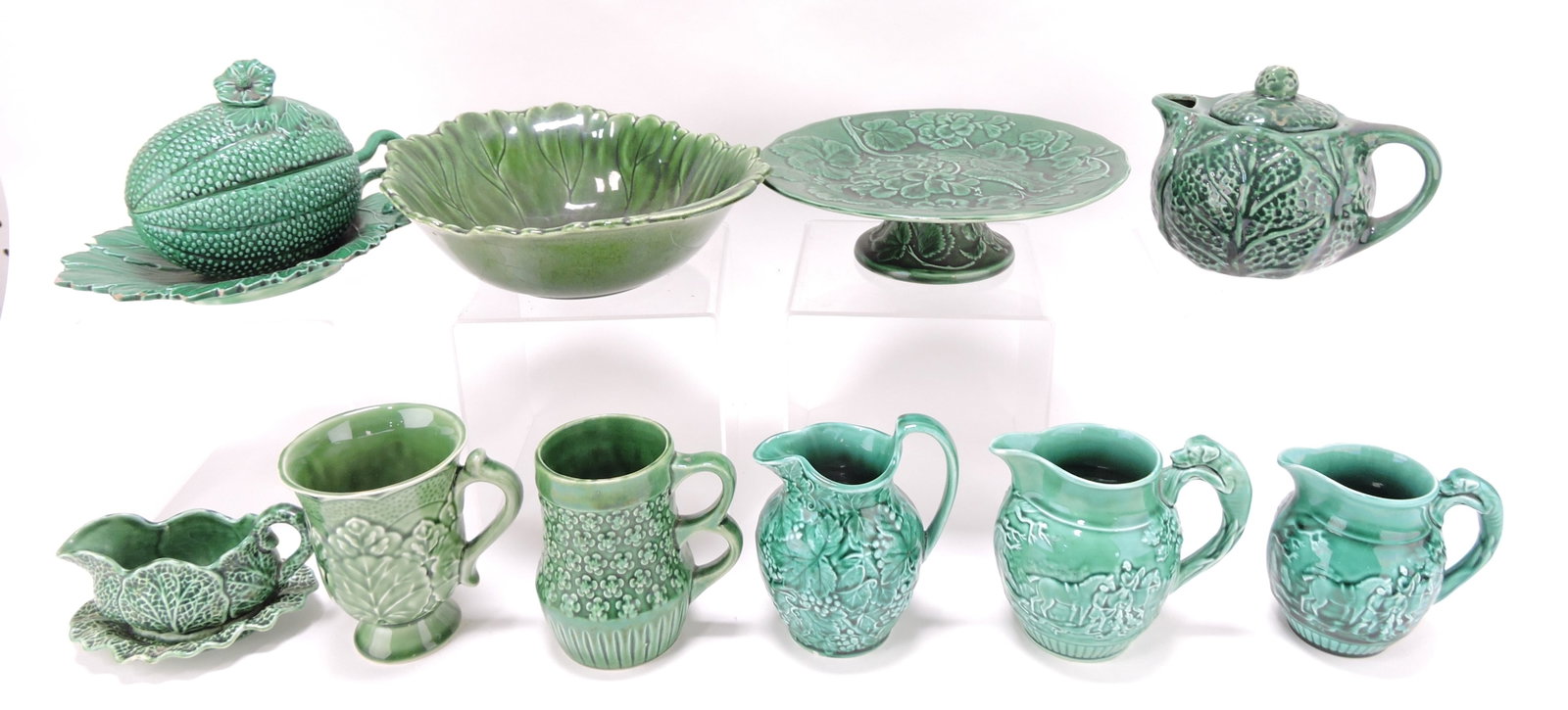 Majolica dark green lot of lot of 10: assorted pieces, 2 1/2" to 10", various condition