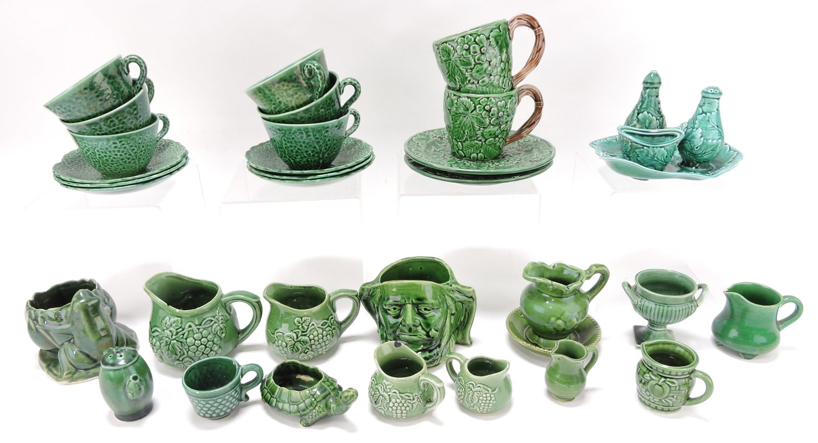 Majolica dark green lot of lot of assorted: items, 1" to 4", various condition
