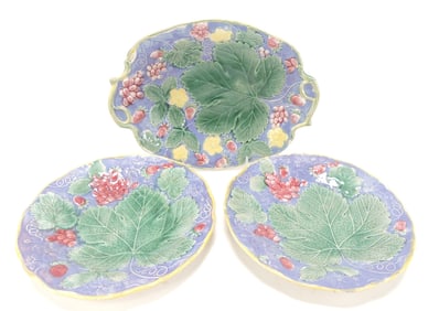 Majolica strawberry platter (11"),