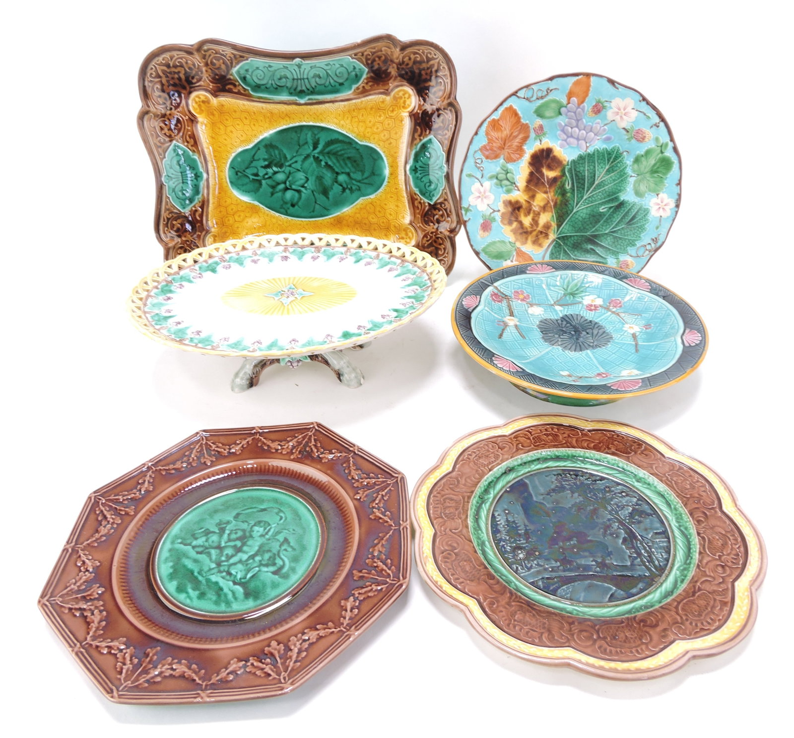 Wedgwood majolica lot of 6 plates,: comports, and trays, 8 1/2" to 12"
