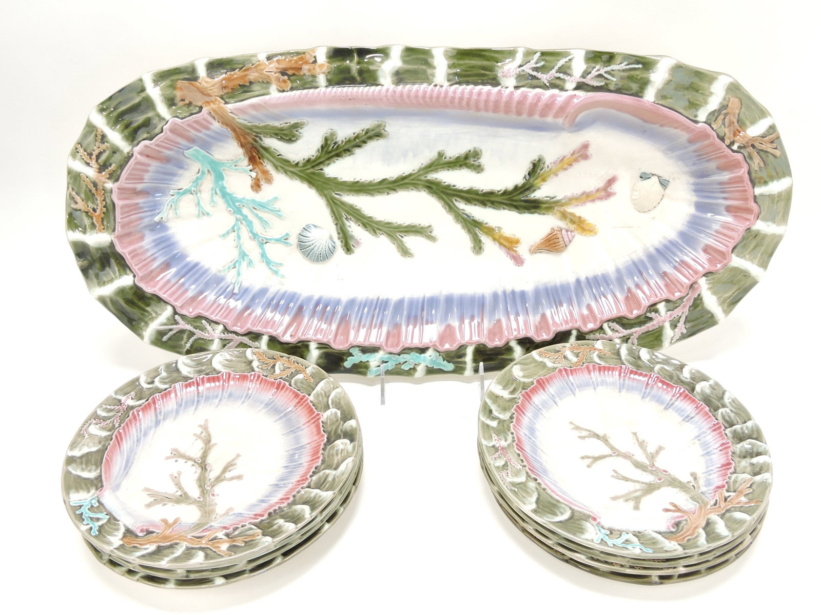 Wedgwood Argenta majolica ocean: seafood service with 25"x12" seafood platter and 10 - 9" plates