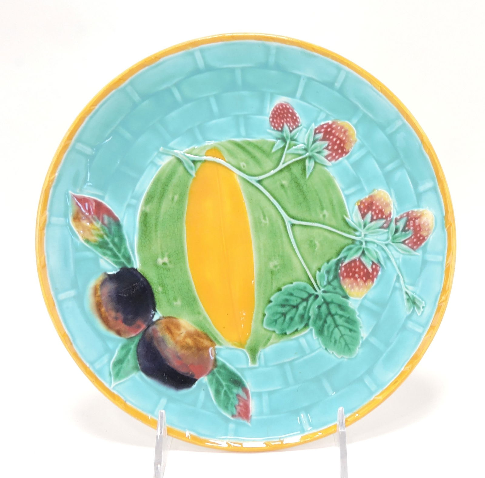 Wedgwood majolica fruit and wicker: 9" plate