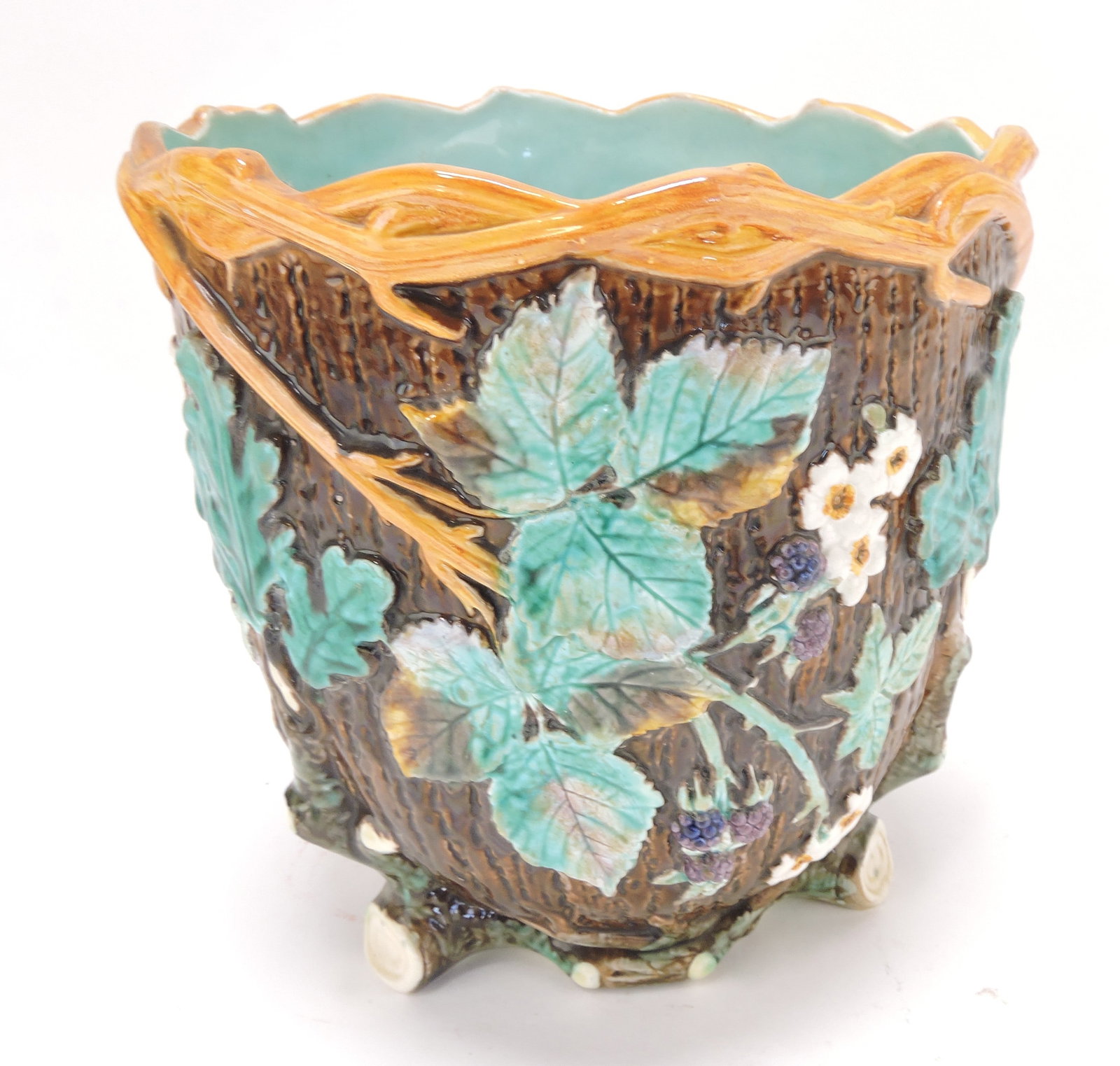 Wedgwood majolica blackberry: cachepot, old hairline repair