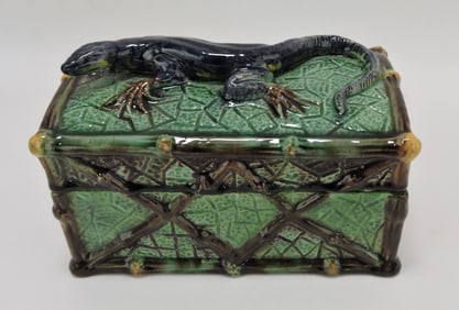 French Palissy majolica box with