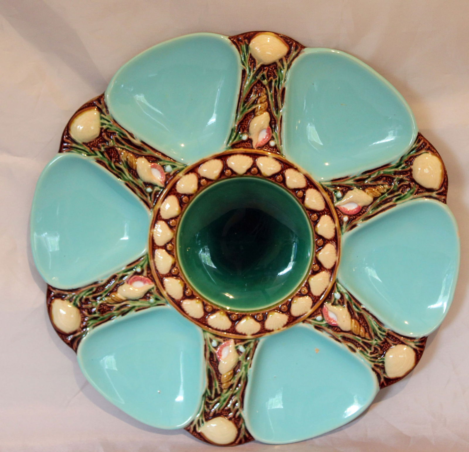Minton majolica six well sea foam: green oyster plate shape no.1323, 9?, great color and condition