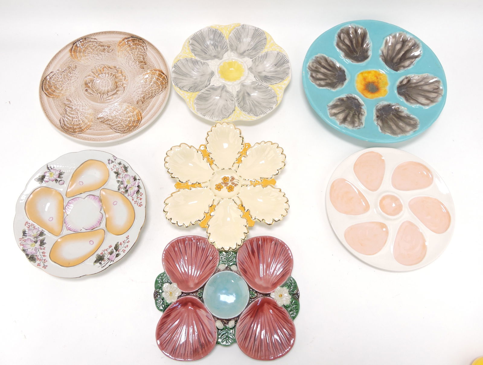 Contemporary lot of 7 oyster plates, (1 of 1)
