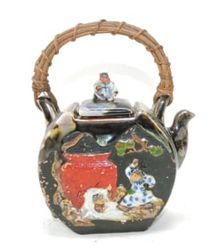 Japanese Sumida Gawa teapot,