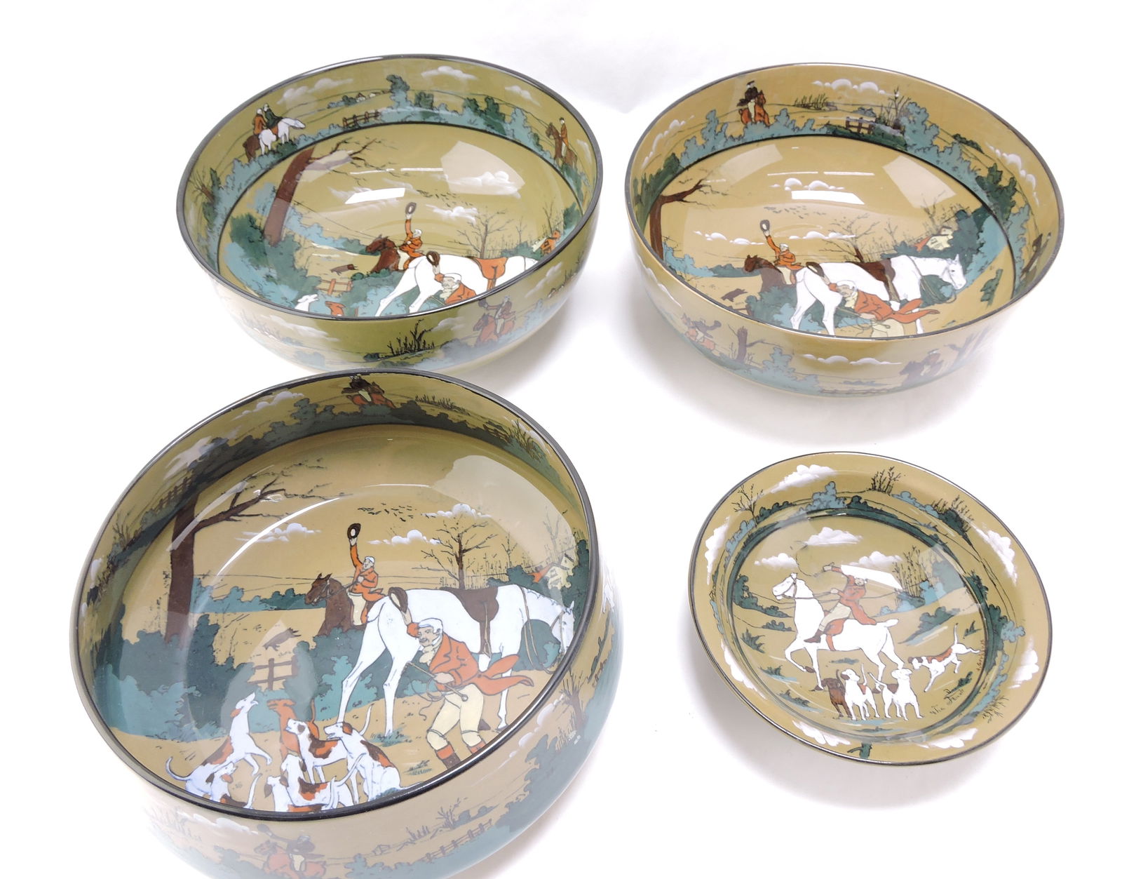 Buffalo Pottery Deldare Ware: Fallowfield Hunt lot of 4 bowls, 6" to 9"