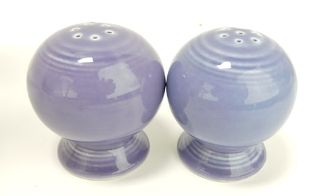 Fiesta Post 86 pair of shakers,