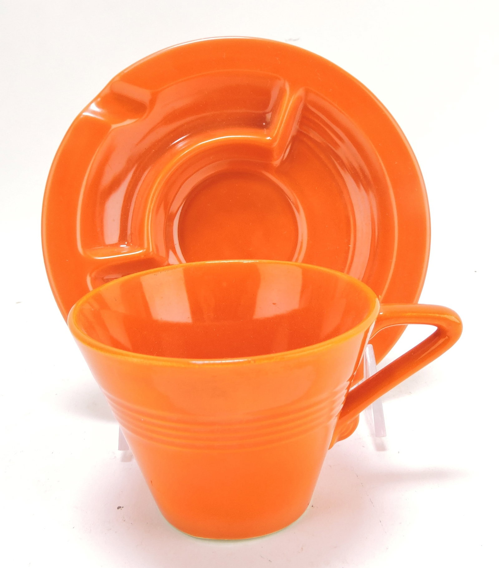 Harlequin ashtray saucer with cup,: red