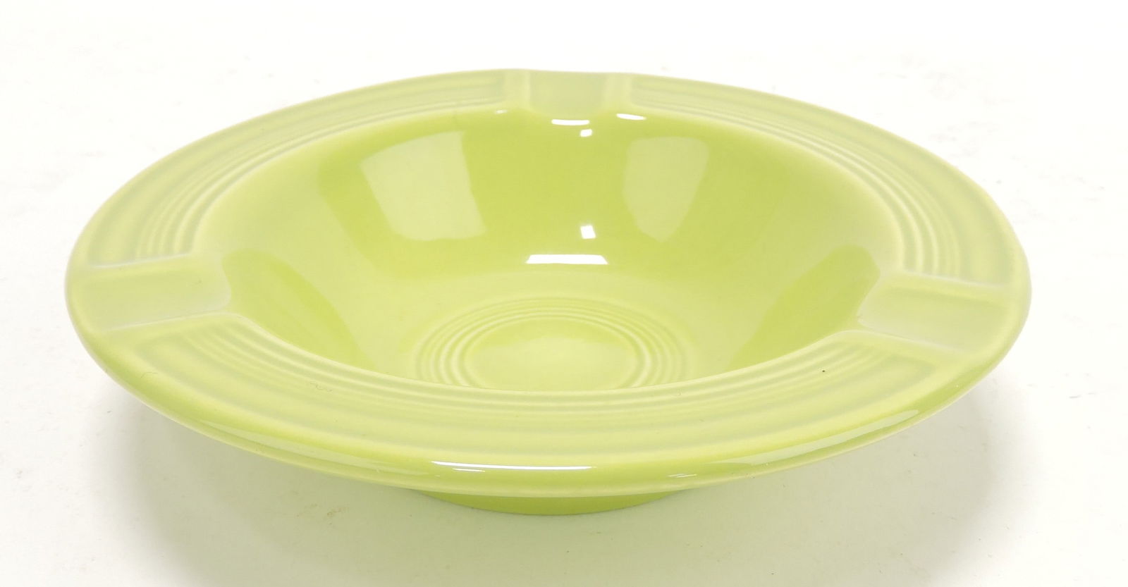 Fiesta ashtray, chartreuse (1 of 1)
