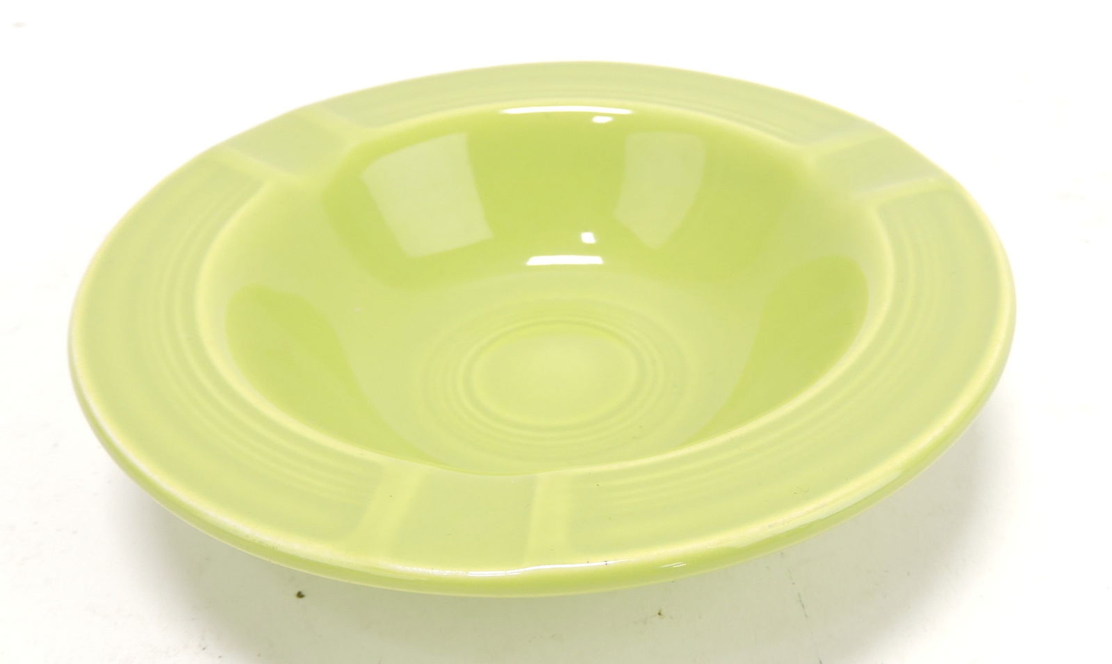 Fiesta ashtray, chartreuse (1 of 1)