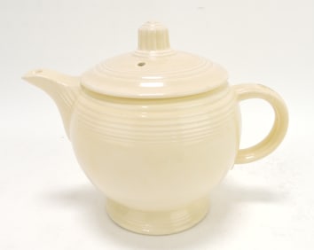 Fiesta medium teapot, ivory
