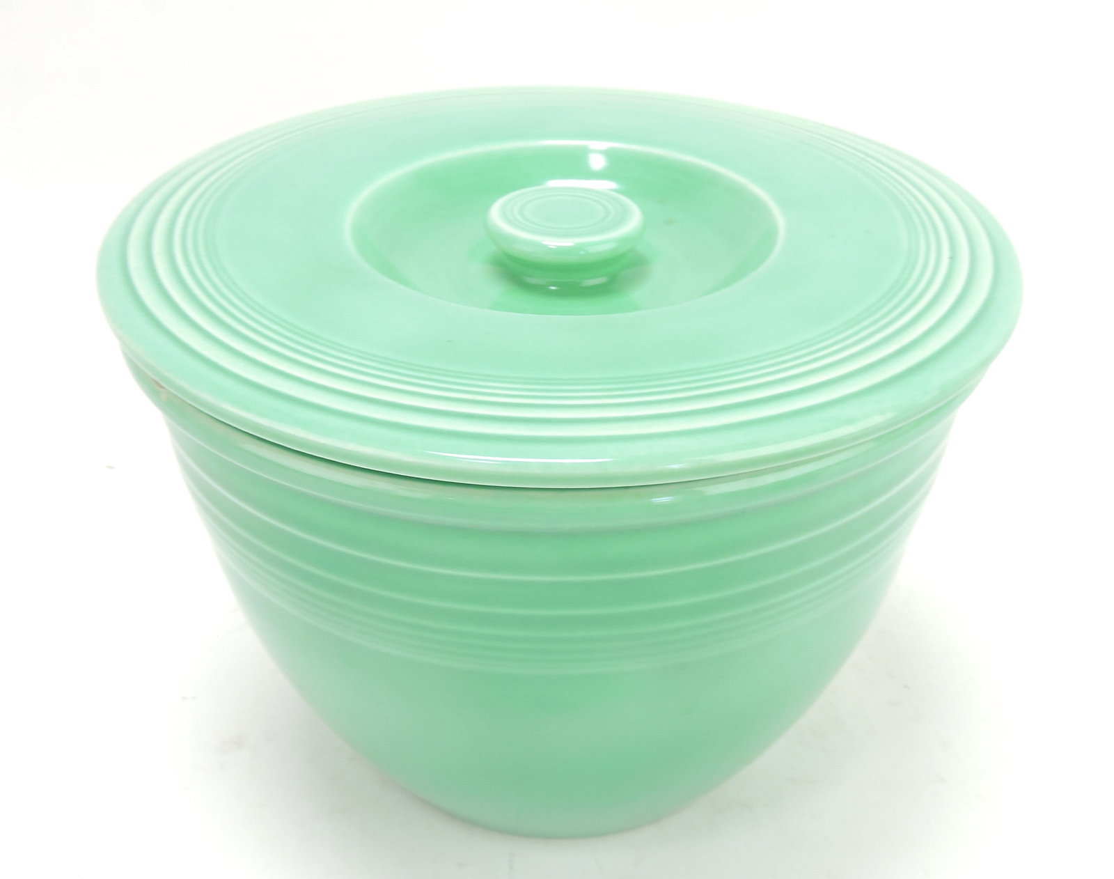 Fiesta #3 mixing bowl with lid, green,: rim nick to lid