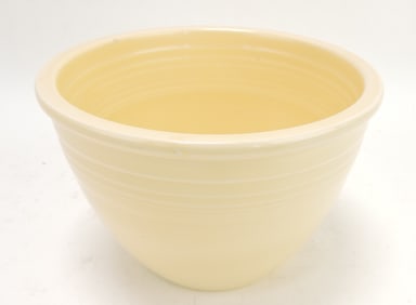 Fiesta #3 mixing bowl, ivory, nick