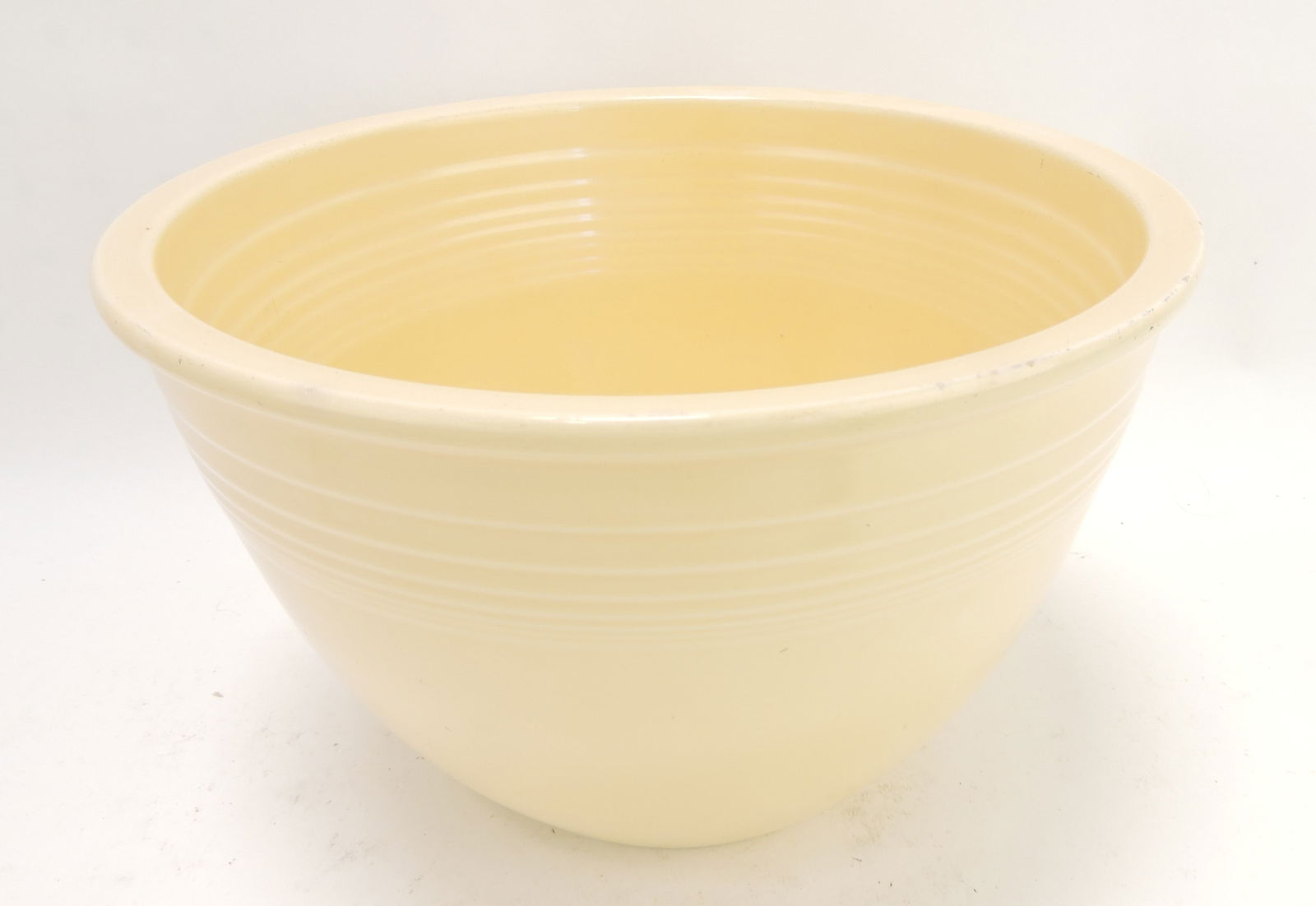 Fiesta #6 mixing bowl, ivory,: minor rim wear