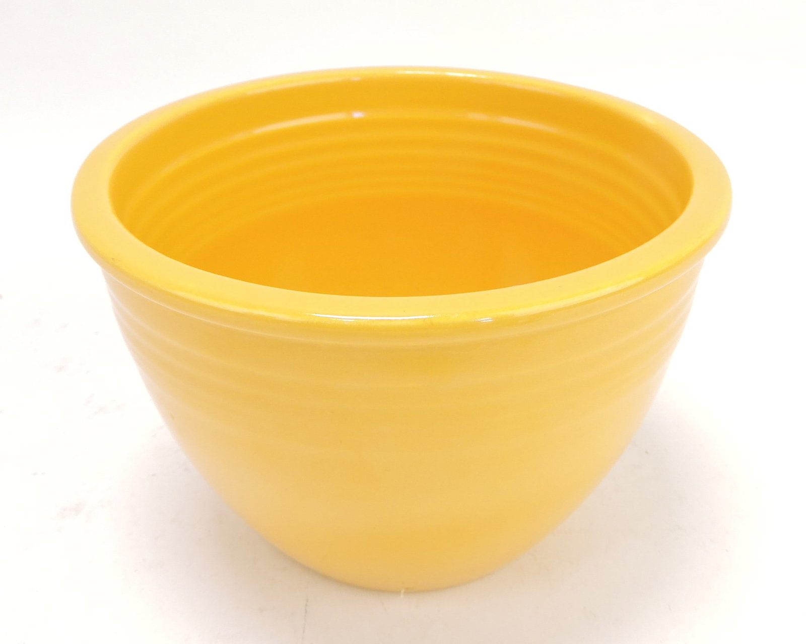 Fiesta #2 mixing bowl, yellow,: inside rings