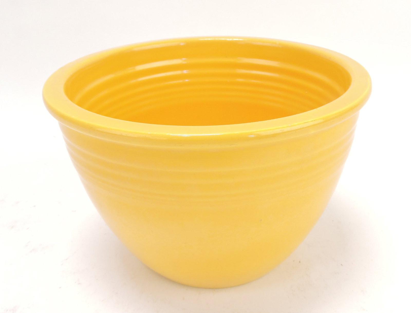 Fiesta #2 mixing bowl, yellow,: inside rings