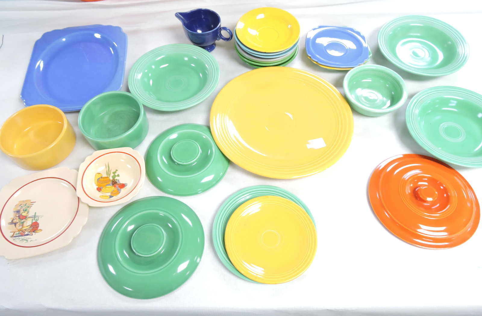 Fiesta lot of 26 pcs, various condition: .