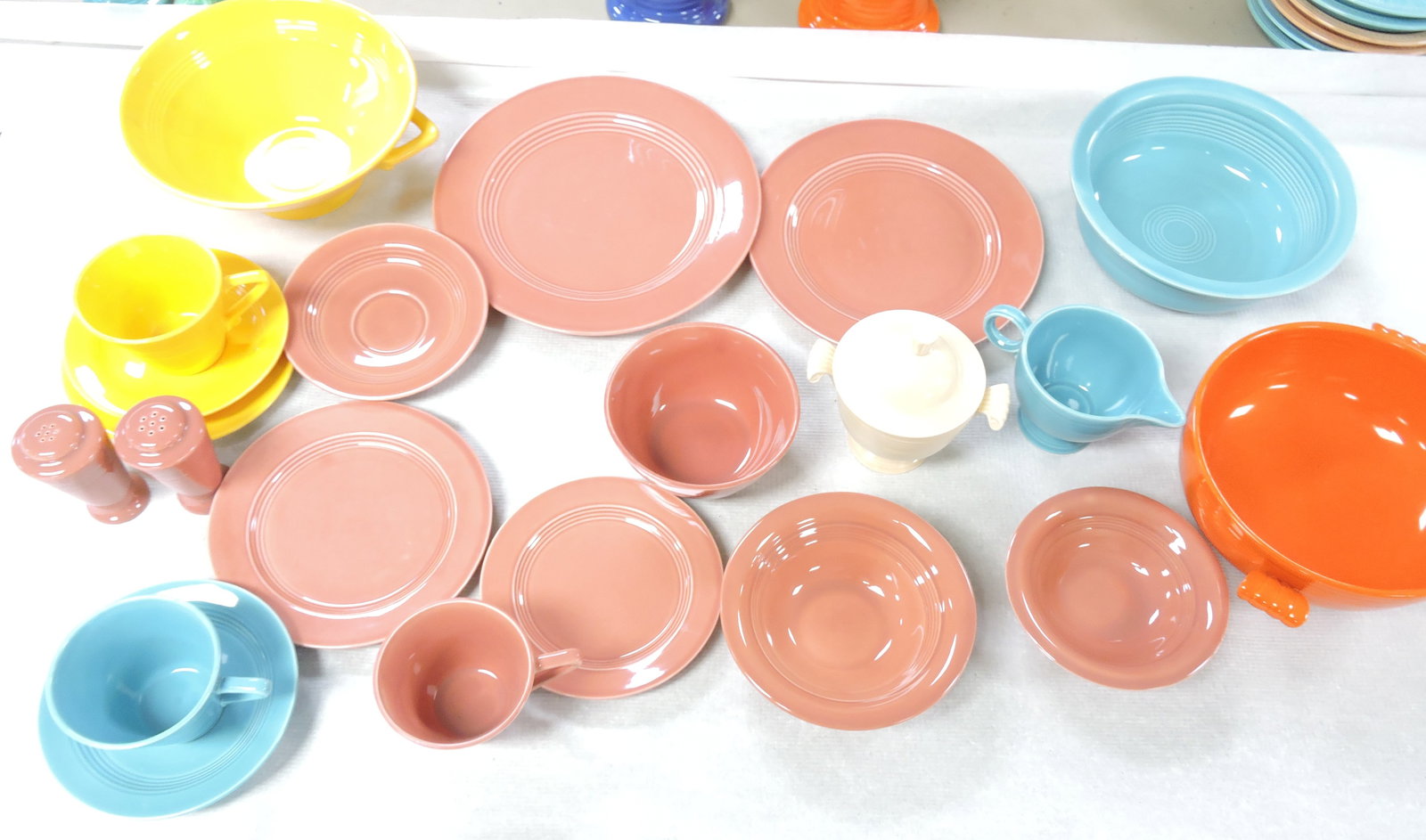 Fiesta lot of 21 pcs, various condition: .