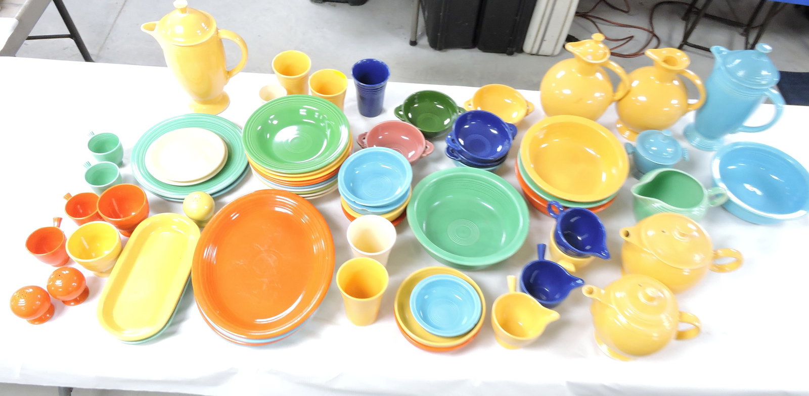 Fiesta lot of 65 pcs, various condition: .