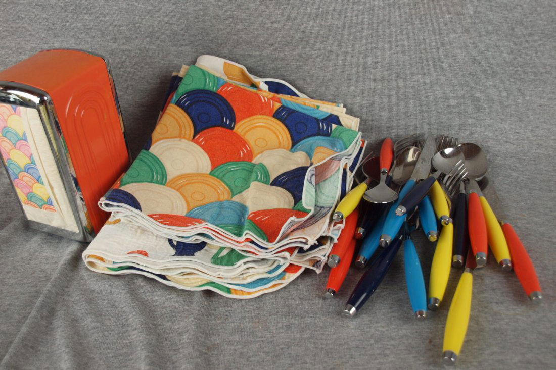 Fiesta Post 86 napkin dispenser, table cloth, napkins : Fiesta Post 86 napkin dispenser, table cloth, napkins and flatware