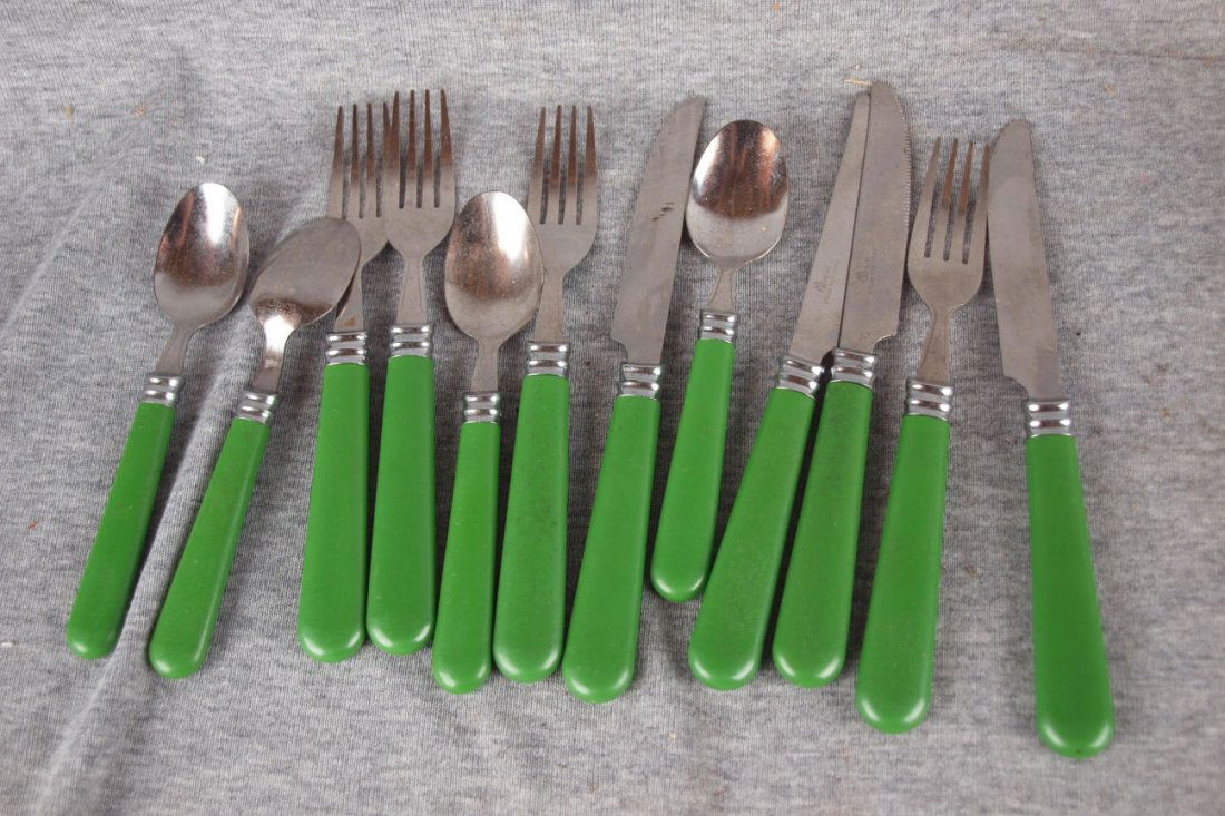 Fiesta goalong set of green handle flatware, service