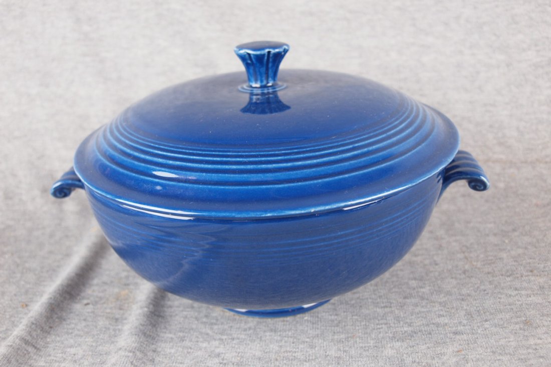 Fiesta cobalt casserole, chip to base handle : Fiesta cobalt casserole, chip to base handle