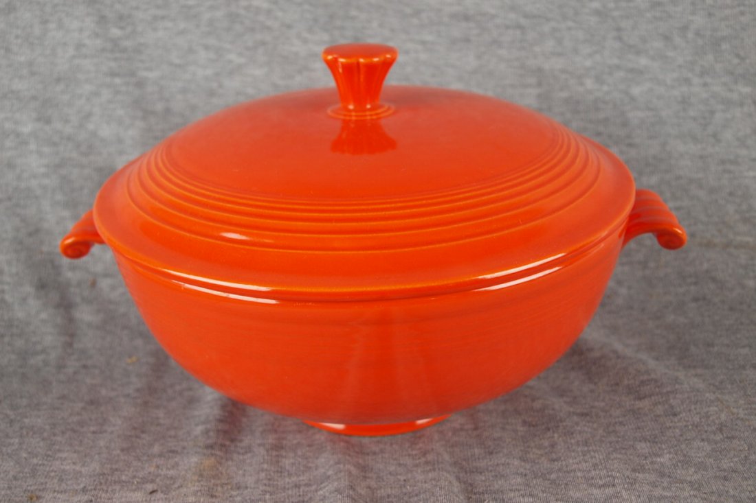 Fiesta red casserole, chip to inside rim of lid : Fiesta red casserole, chip to inside rim of lid