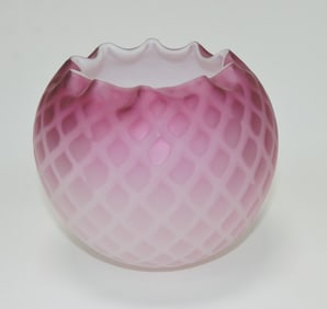 Raspberry satin diamond quilted 5 1/2"