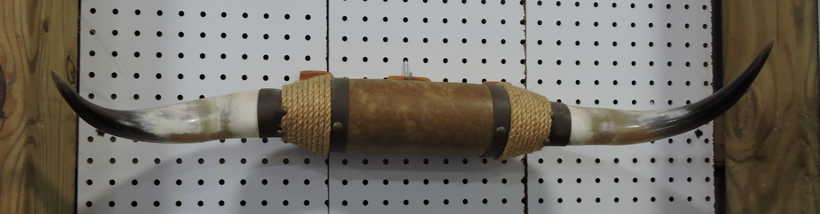 Set of Texas steer horns, 26"w (1 of 1)