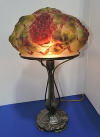 Pairpoint table lamp with puffy grape and