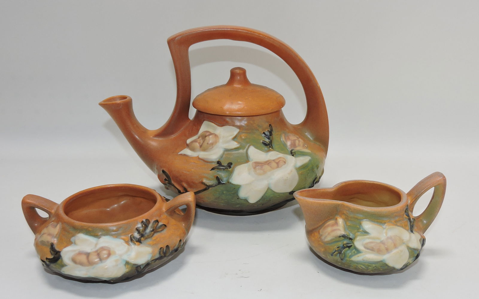 Roseville Magnolia teapot, creamer - (1 of 1)