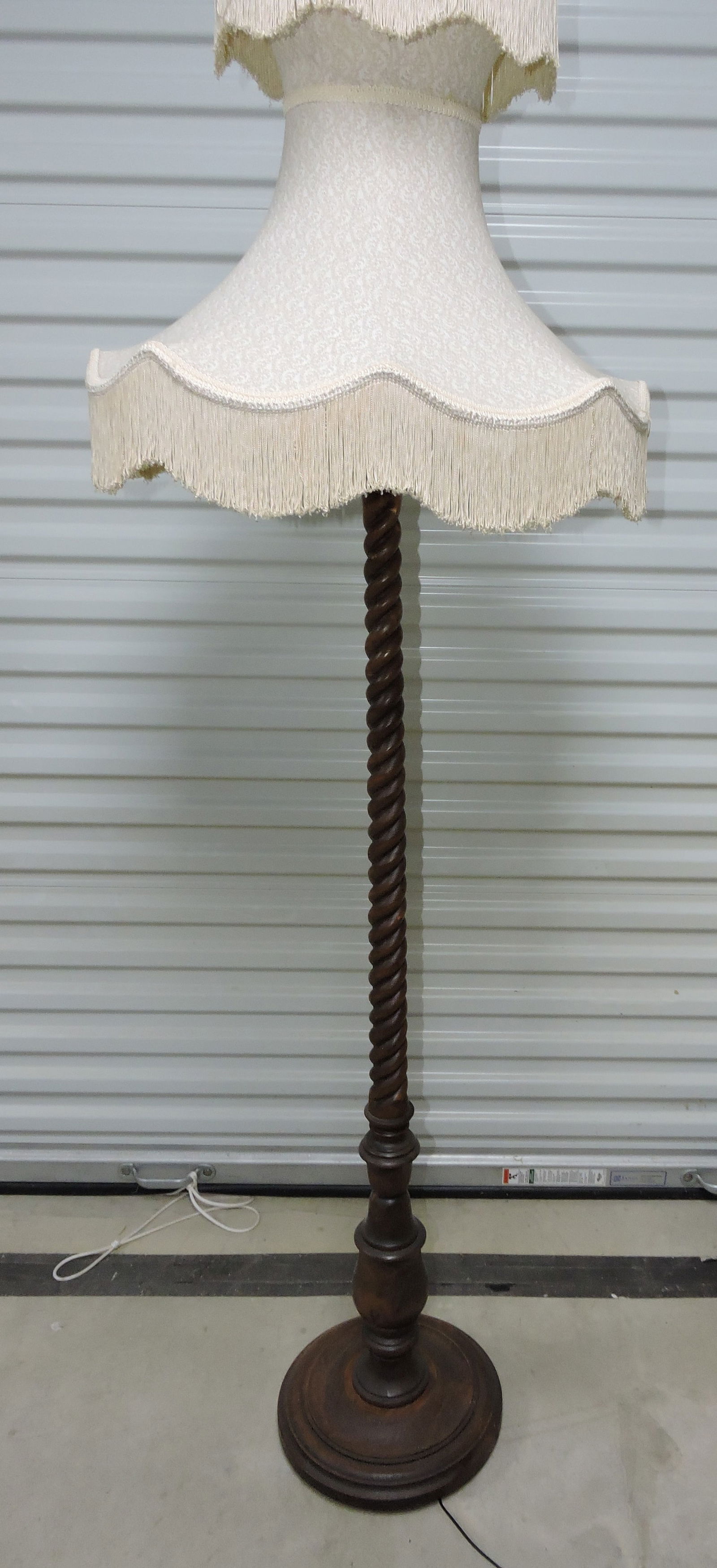 Wooden floor lamp with twisted column (1 of 2)
