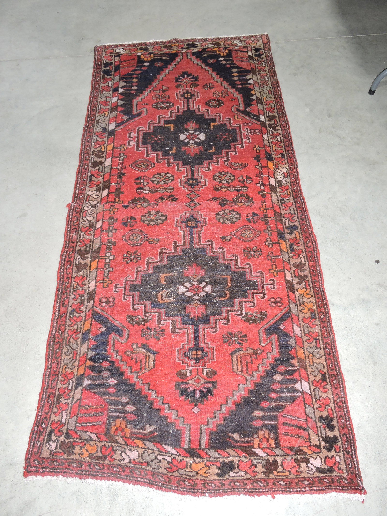 Oriental rug, 7'9" x 3'6": .