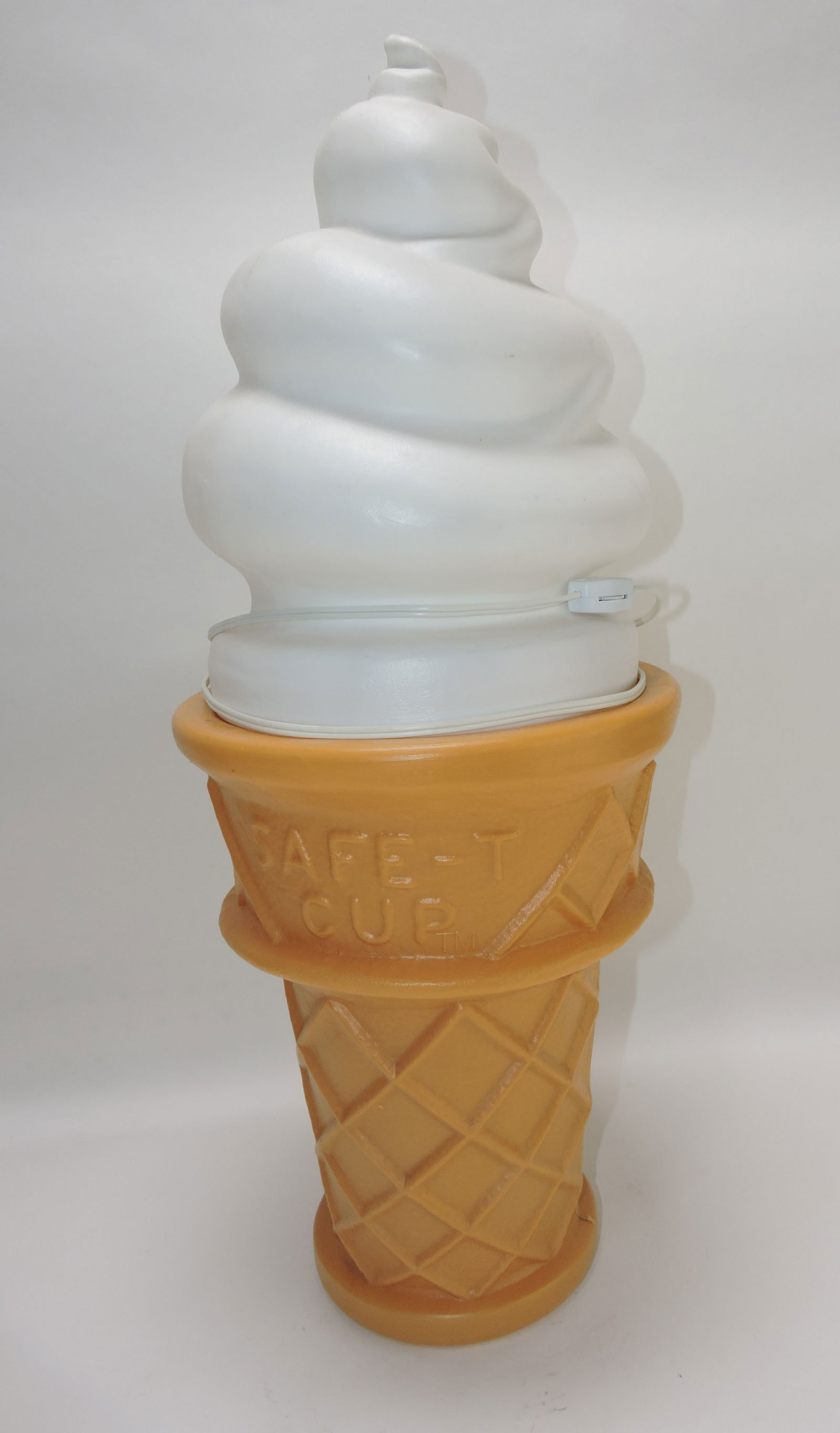Safe-T Cup blow mold lighted ice cream (1 of 1)