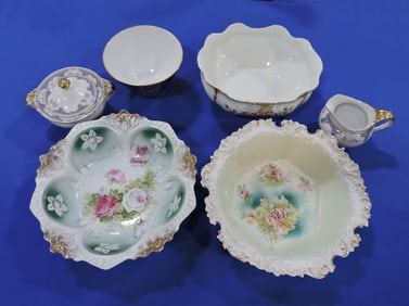 Lot of 4 porcelain bowls, cream & sugar