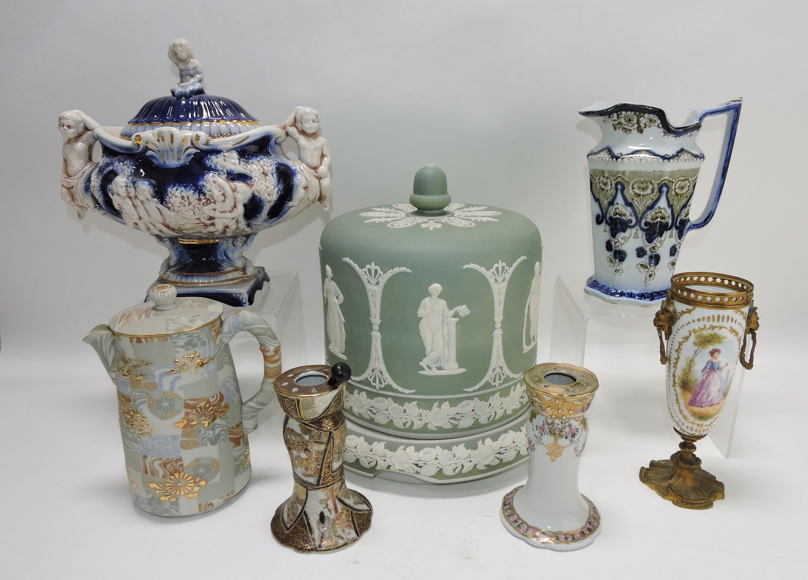 Lot of 7 assorted porcelain items, (1 of 1)