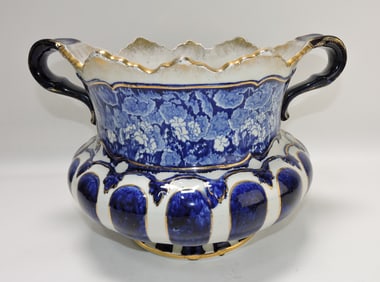 Blue/white two handled jardiniere with