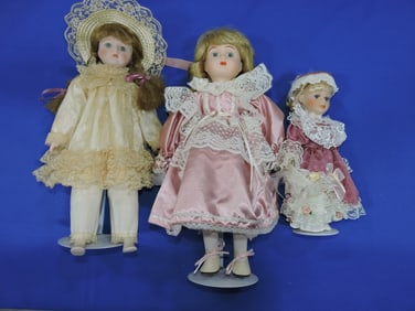 Lot of 3 dolls, 10" to 15"