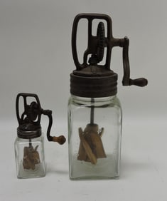 Contemporary lot of 2 Dazey glass