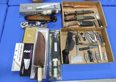 Lot of 31 hunting and pocket knives