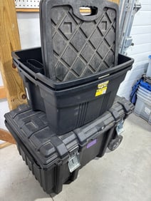 Lot of 3 totes
