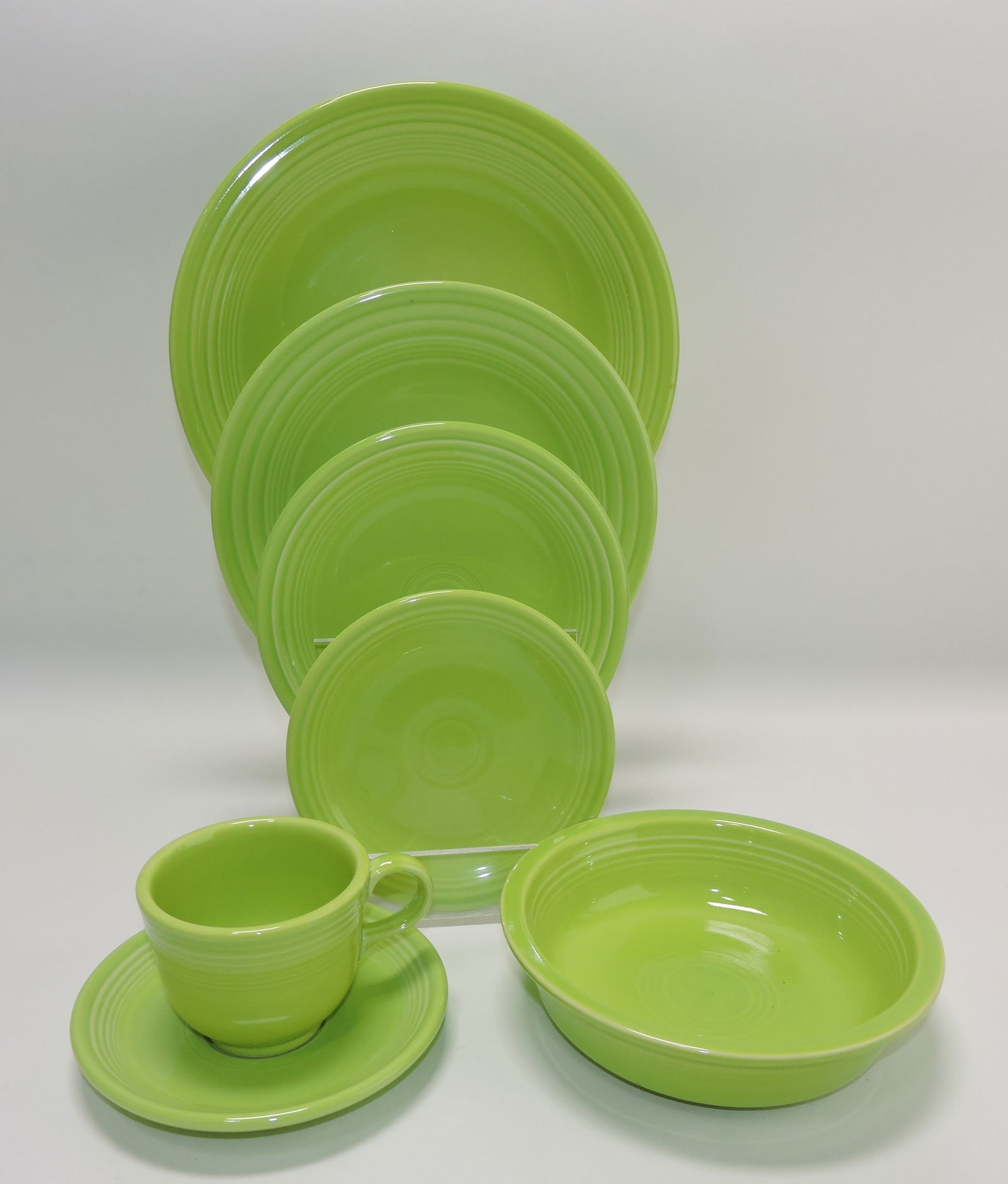 Fiesta Post 86 7 pc place setting,: chartreuse