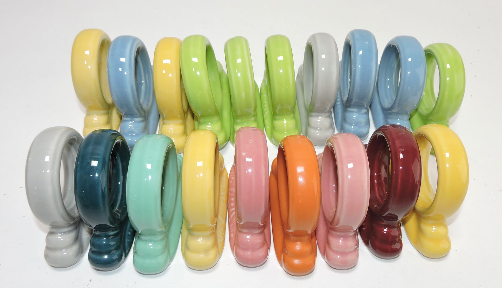 Fiesta Post 86 lot of 19 napkin rings, (1 of 1)